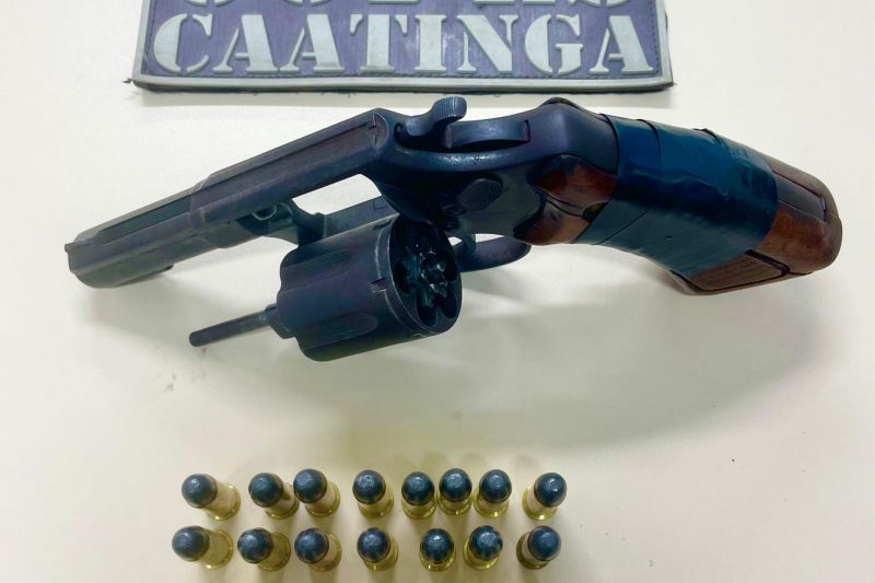 Homem suspeito de atirar na cabeça de mulher é preso armado com revólver em Canapi