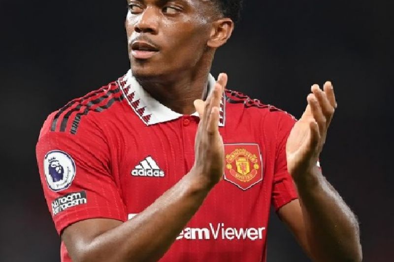 Após lesão de Pedro, Flamengo busca a contratação de Anthony Martial, diz jornalista