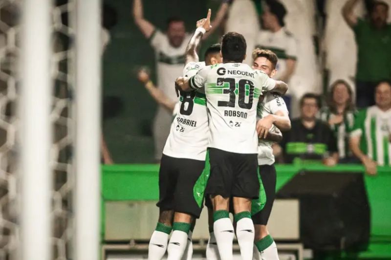 Coritiba derrota Ceará por 3 a 1 no Couto Pereira