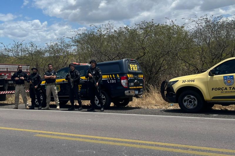 Caminhão roubado em Pernambuco é encontrado abandonado em Delmiro Gouveia