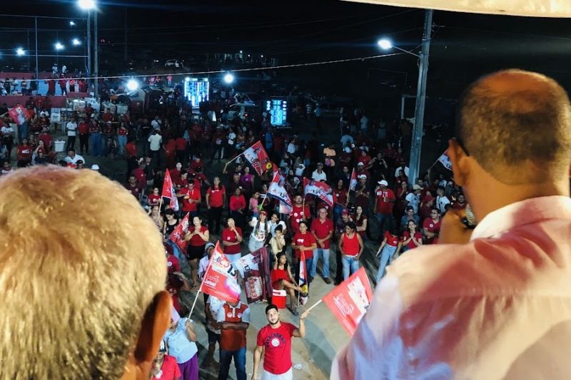 Líder na disputa pela prefeitura, Chico Bezerra arrasta multidões em Olho D’água do Casado