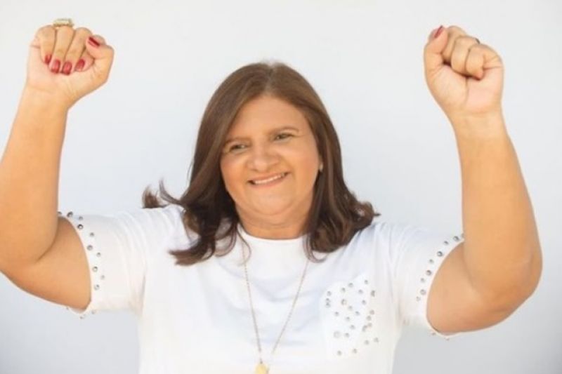 Pesquisa aponta reeleição da prefeita Ziane Costa com ampla vantagem em Delmiro Gouveia