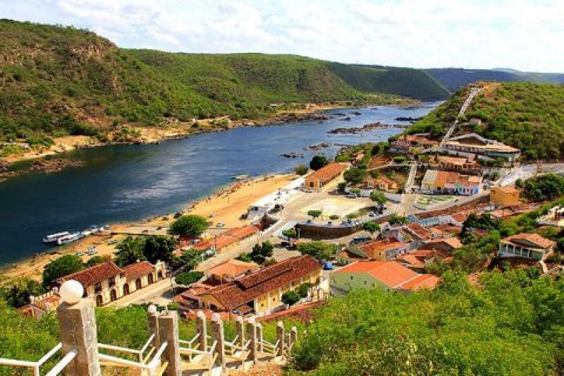 Vizinhos vão parar na delegacia após discussão e acusações de ameaça e injúria em Piranhas