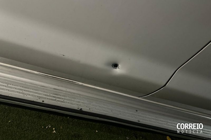 Carro do prefeito de Olho D’água do Casado é atingido por tiros entre Tapera e Piranhas