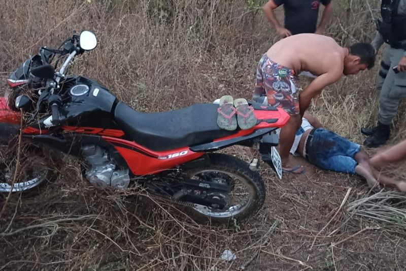 Motociclista fica ferido após perder controle de moto e cair em ribanceira em Água Branca
