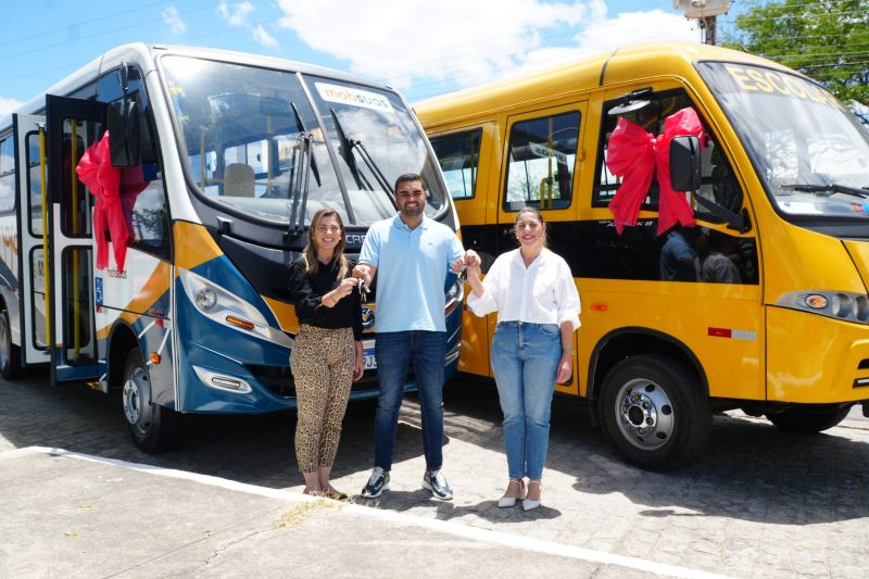 Novo PAC: Prefeitura de Piranhas adquire ônibus escolar e carro para Assistência Social