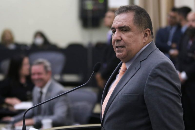 Deputado Inácio Loiola denuncia no MPE má prestação de serviços da Águas do Sertão