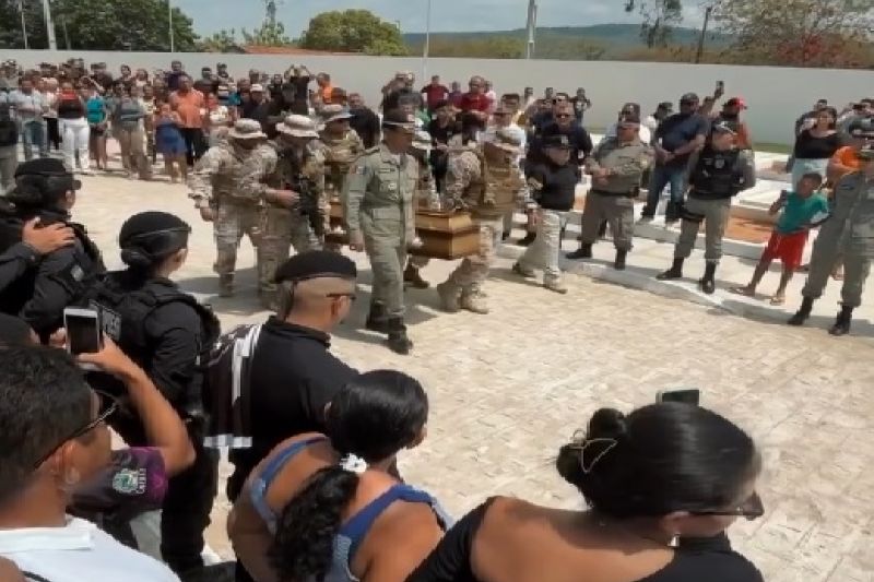 Revolta e comoção marcam sepultamento de sargentos assassinados em São Jose da Tapera