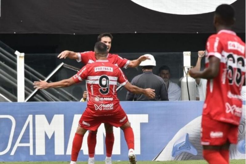 Campeão antecipado, Santos lota Vila, mas perde do CRB no último jogo da Série B em casa