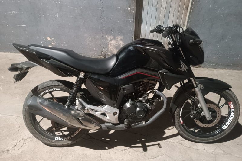 Moto furtada em bar após dono ficar bêbado é encontrada abandonada em Delmiro Gouveia