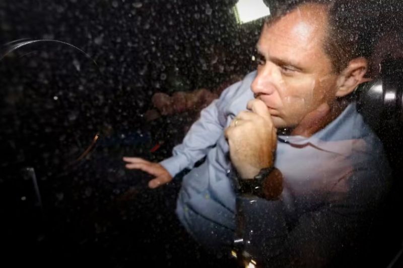 Bolsonaro e 2 ex-assessores estão indiciados ao mesmo tempo em 3 inquéritos
