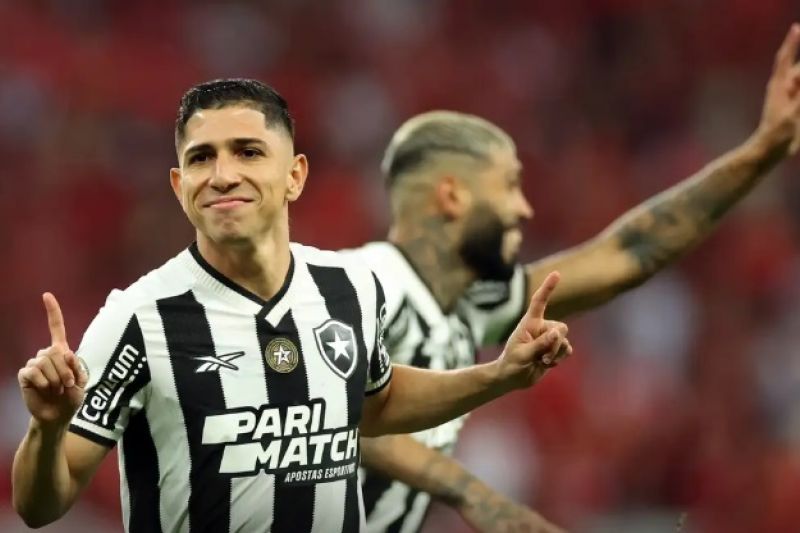 Botafogo derrota Inter e joga por um empate para ser campeão domingo