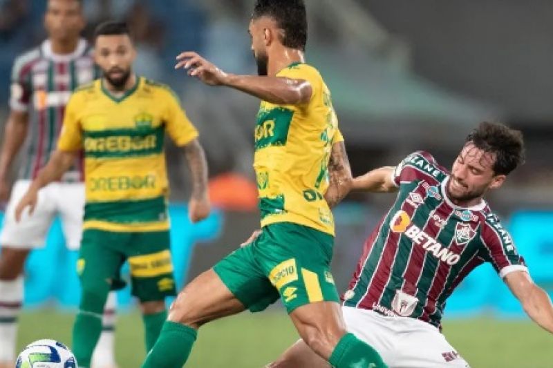 Flu e Bragantino vencem e respiram na luta contra o rebaixamento