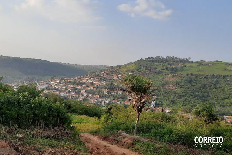 Homem é assassinado a facadas enquanto assistia tv com familiares em Água Branca