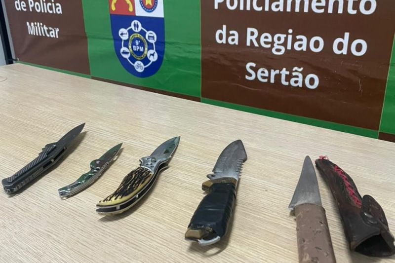 Polícia Militar realiza abordagem em bares e apreende faca artesanal em Água Branca