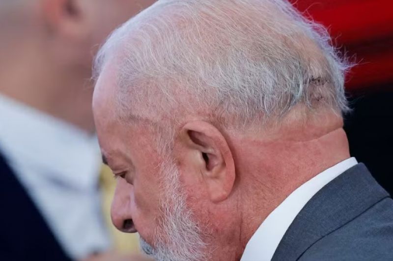 Procedimento foi um sucesso, e Lula está acordado e conversando, diz médico