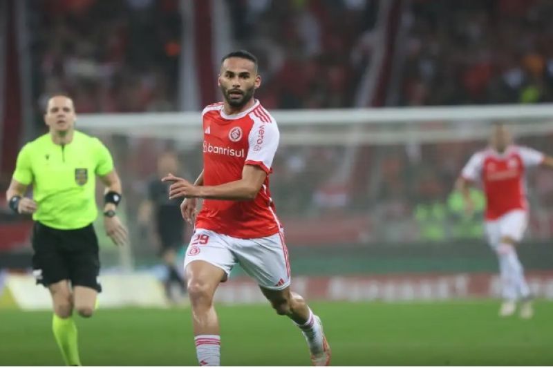 Thiago Maia leva prêmio Fair Play da Fifa por ajuda em enchentes no RS