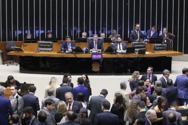 Câmara rejeita mudanças do Senado e aprova reforma tributária