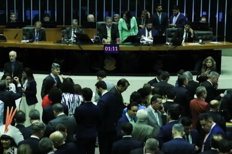 Câmara revoga novo seguro DPVAT e limita bloqueio de emendas