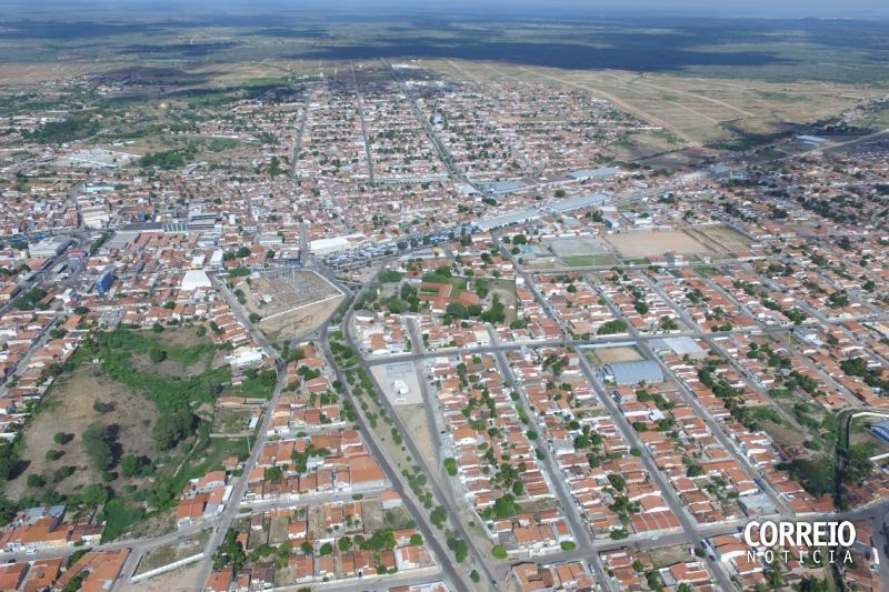 Condutor de carro foge após atropelar e matar cavalo montado por rapaz em Delmiro Gouveia