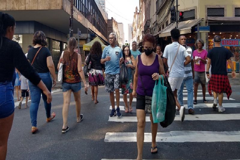 Desemprego cai para 6,1% e segue no menor patamar em 12 anos