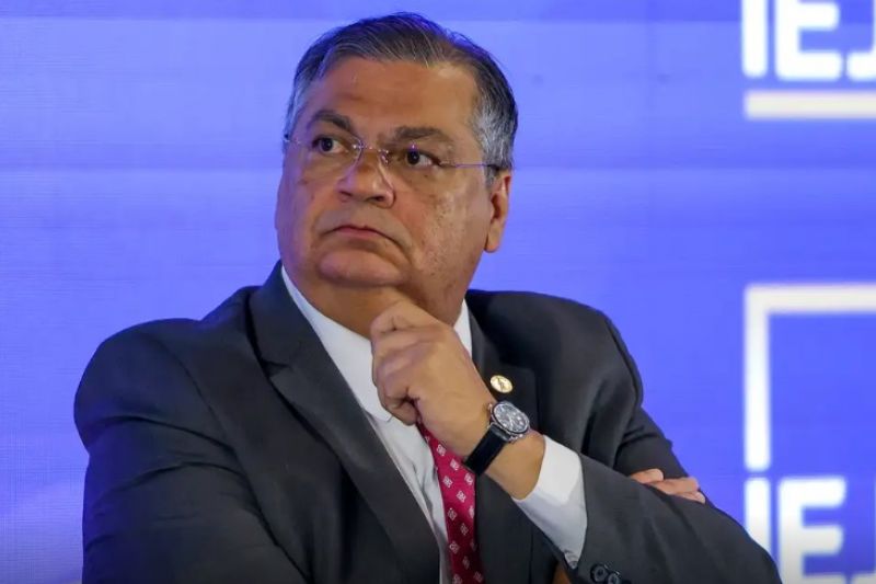 Dino dá prazo a AGU explicar por que novo rito para emendas de saúde ainda não foi adotado