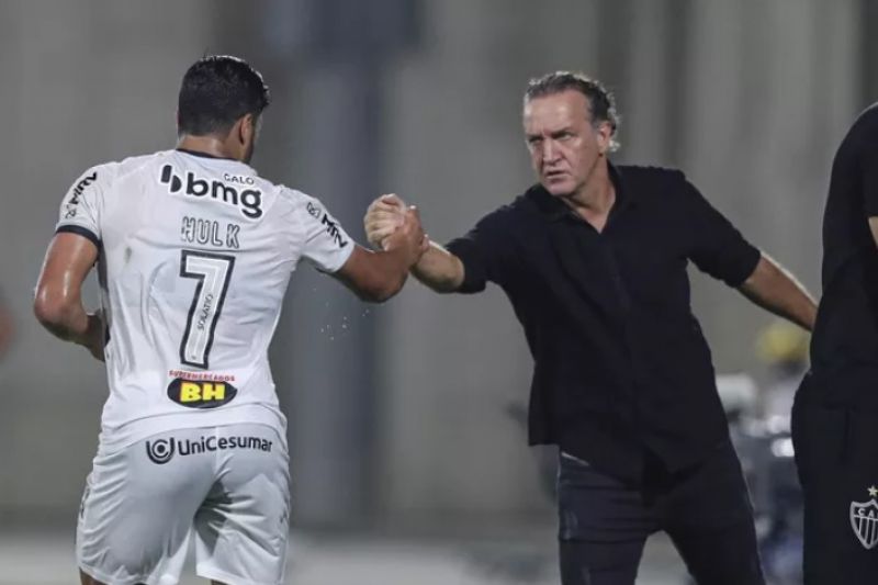 Cuca retorna ao Galo, reencontra jogadores e terá papel decisivo na busca por reforços