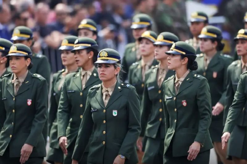 Sete mil mulheres se alistam no serviço militar em 2 dias