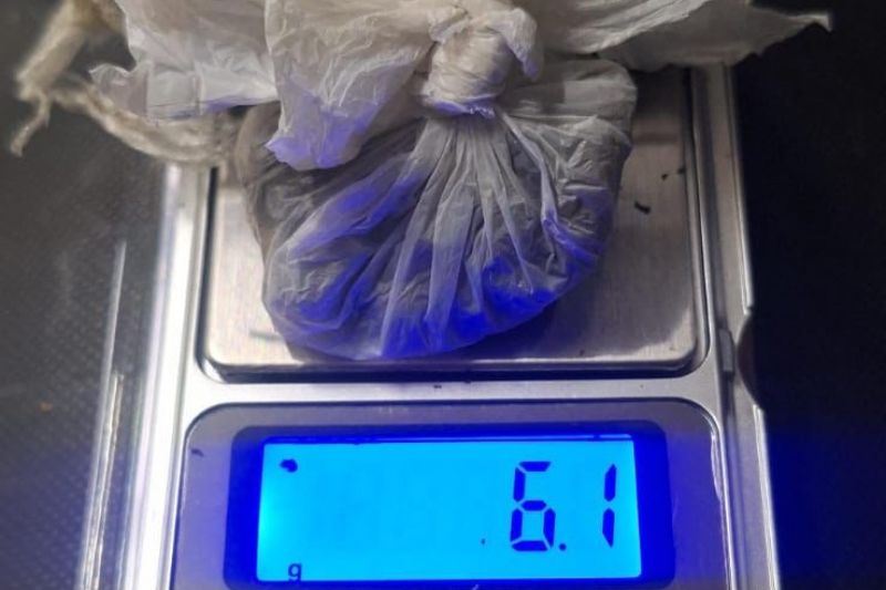 Jovens são detidos após serem flagrados com drogas em abordagem policial em Delmiro