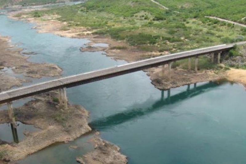 Acidente de moto deixa dois feridos na ponte entre Canindé de São Francisco e Piranhas