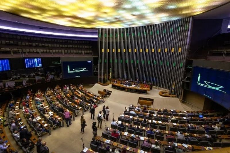 Próximo presidente da Câmara terá que definir futuro de projeto sobre número de deputados