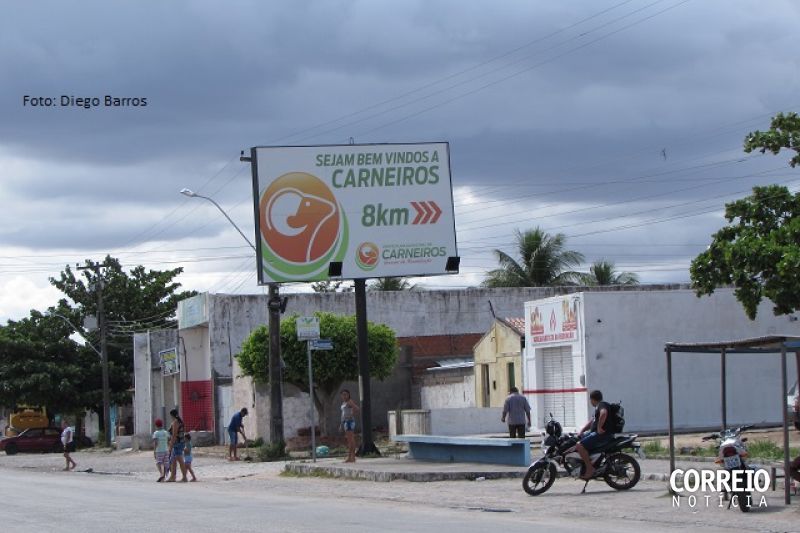 Mulheres são alvo de homens armados e têm celulares roubados em Carneiros