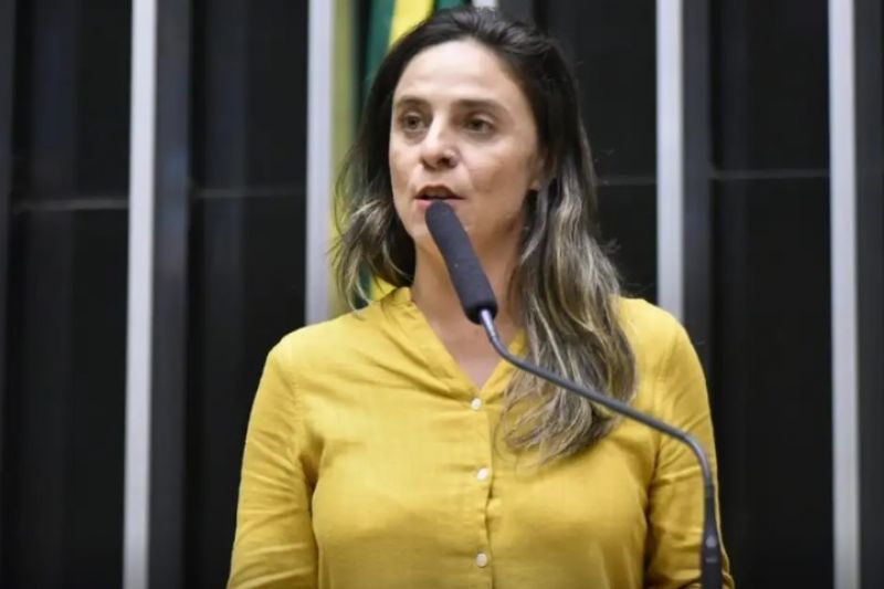 Projeto quer suspender salário de militares da ditadura