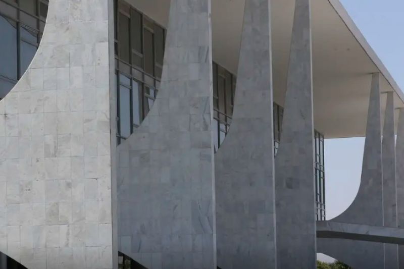 Lula sanciona com vetos renegociação das dívidas dos estados