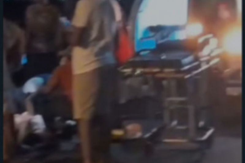 Colisão entre moto e carroça de burro deixa duas pessoas feridas em Olho D'água das Flores