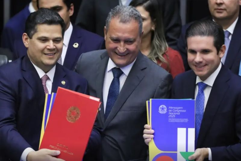 'Brasil está menos pobre e com mais renda', diz Lula ao Congresso