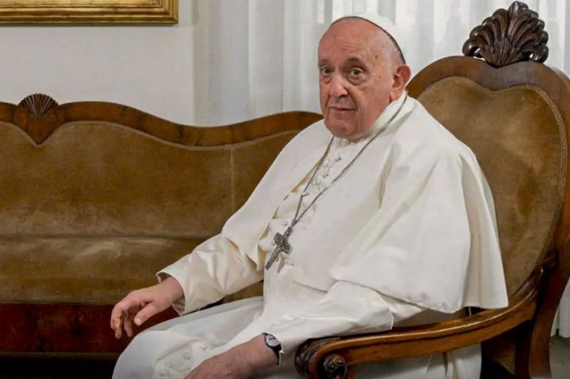 Papa permanecerá no hospital enquanto for necessário, diz Vaticano