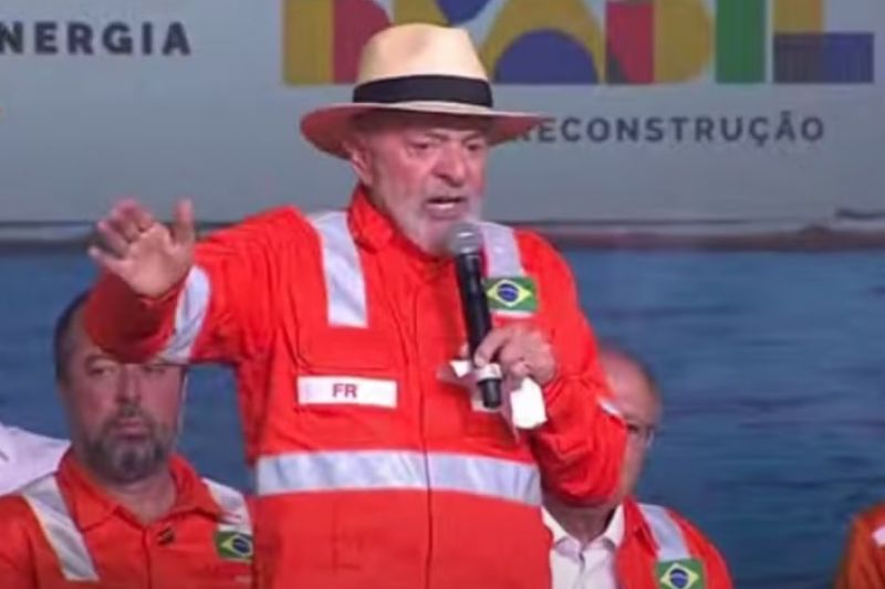 Lula diz que, muitas vezes, Petrobras 'não tem culpa' do aumento no combustível