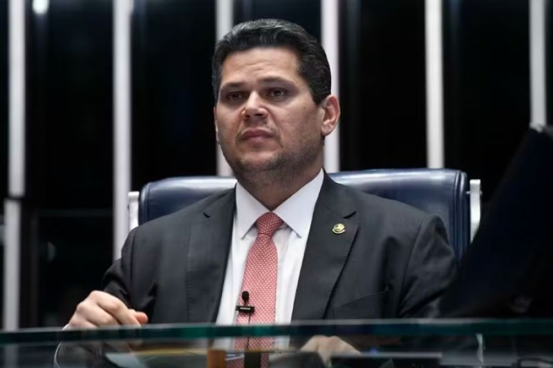 Alcolumbre libera escala de trabalho 4x3 para servidores do Senado