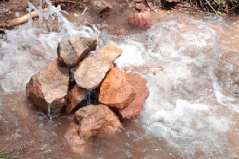 Atos de vandalismo em adutora deixa parte do município de Poço das Trincheiras sem água