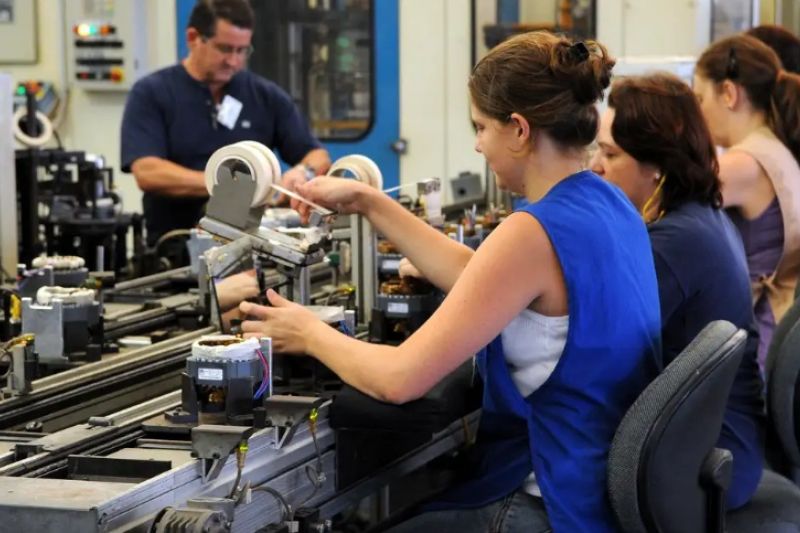 Inovação na indústria recuou em 2023 no Brasil, diz IBGE