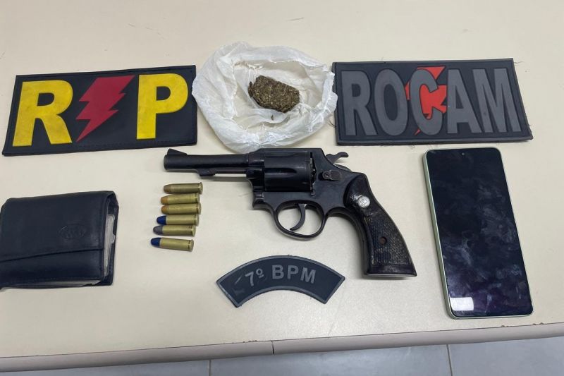 Adolescente é apreendido com arma de fogo e drogas em Santana do Ipanema