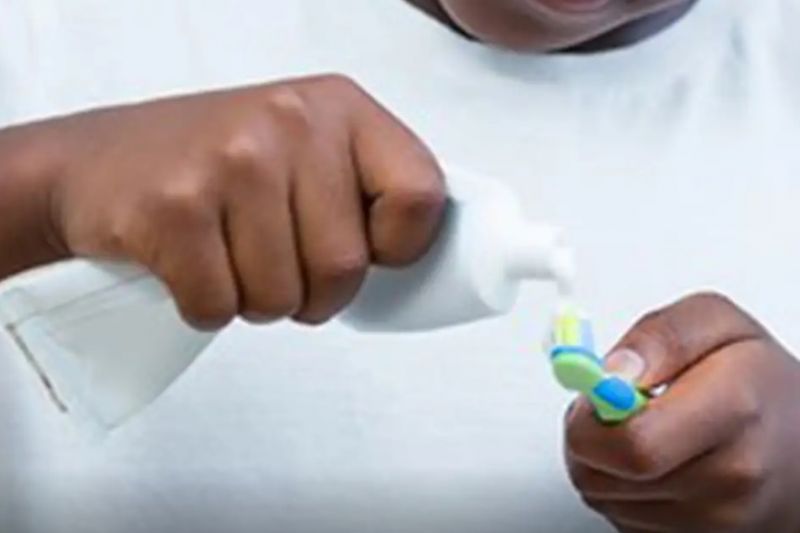 Anvisa suspende creme dental da Colgate após relatos de reações