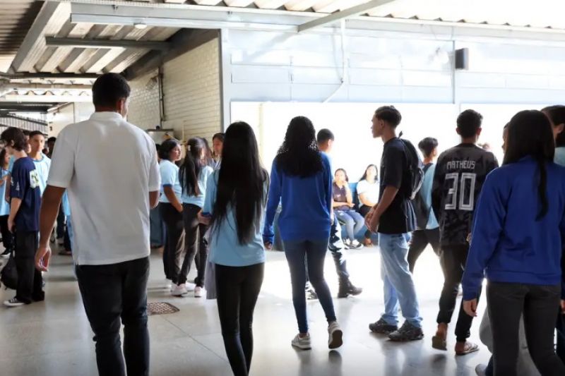 Pé-de-Meia: alunos nascidos em novembro e dezembro recebem 1ª parcela