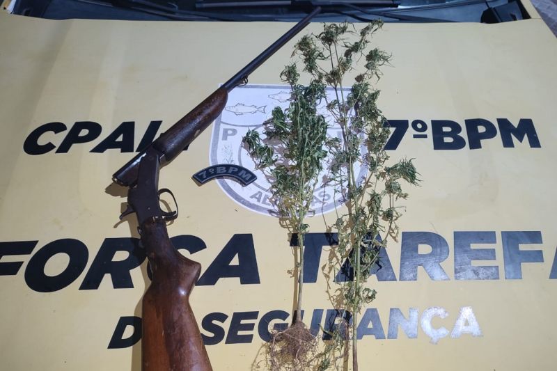 Homem é preso suspeito de disparar arma de fogo e cultivar maconha em Poço das Trincheiras