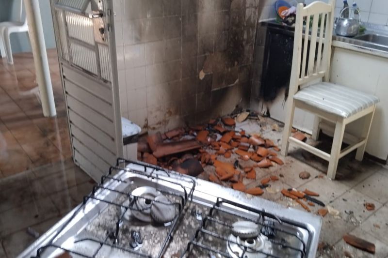 Explosão de botijão de gás causa susto a funcionários do Conselho Tutelar em Santana