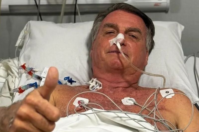 Bolsonaro está estável e sem dor após cirurgia de 12 horas