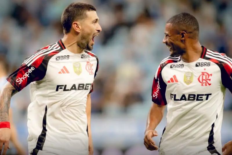 Fla vence com brilho de Arrascaeta para assumir ponta do Brasileiro