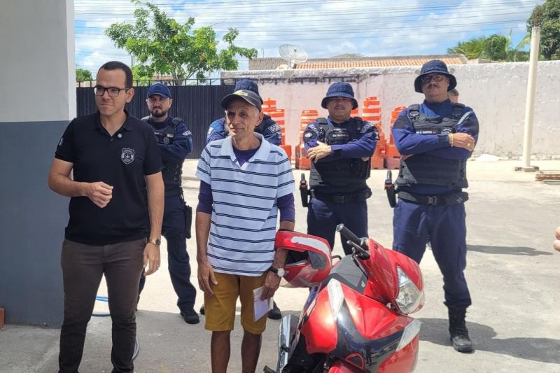 Moto furtada é abandonada com chegada da Guarda Municipal e SMTT em Delmiro Gouveia