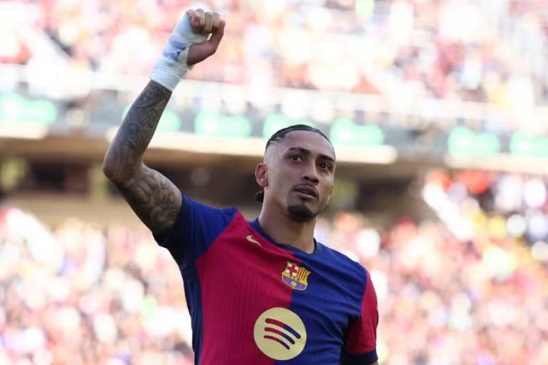 Al-Hilal oferece R$ 1,1 bilhão a Raphinha, do Barcelona, diz jornal